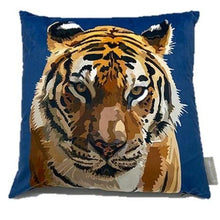 Load image into Gallery viewer, Tiger Velvet Pillow